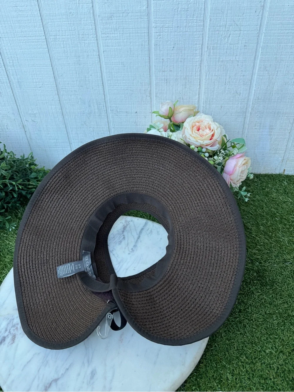 Vince Camuto Brown Straw Sun Visor Roll-Up Straw Visor NWOT Summer hat chocolate